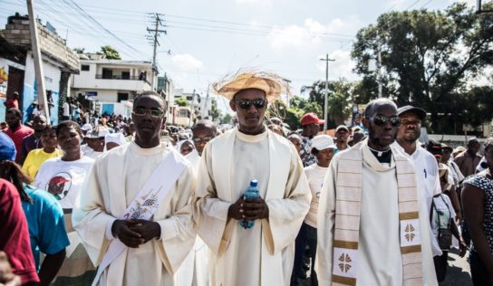 Haïti: Entente malsaine avec la PNH? Trois des neuf otages religieux libérés par le gang “400 Marozo” !