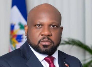 SMITH AUGUSTIN OU L’ART CRIMINEL DE METTRE HAITI À GENOUX ET UN MAUVAIS EXEMPLE D’UNE GÉNÉRATION.